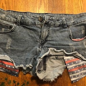 Cutoff Dark Blue Jean Shorts Flag Pocket Feature